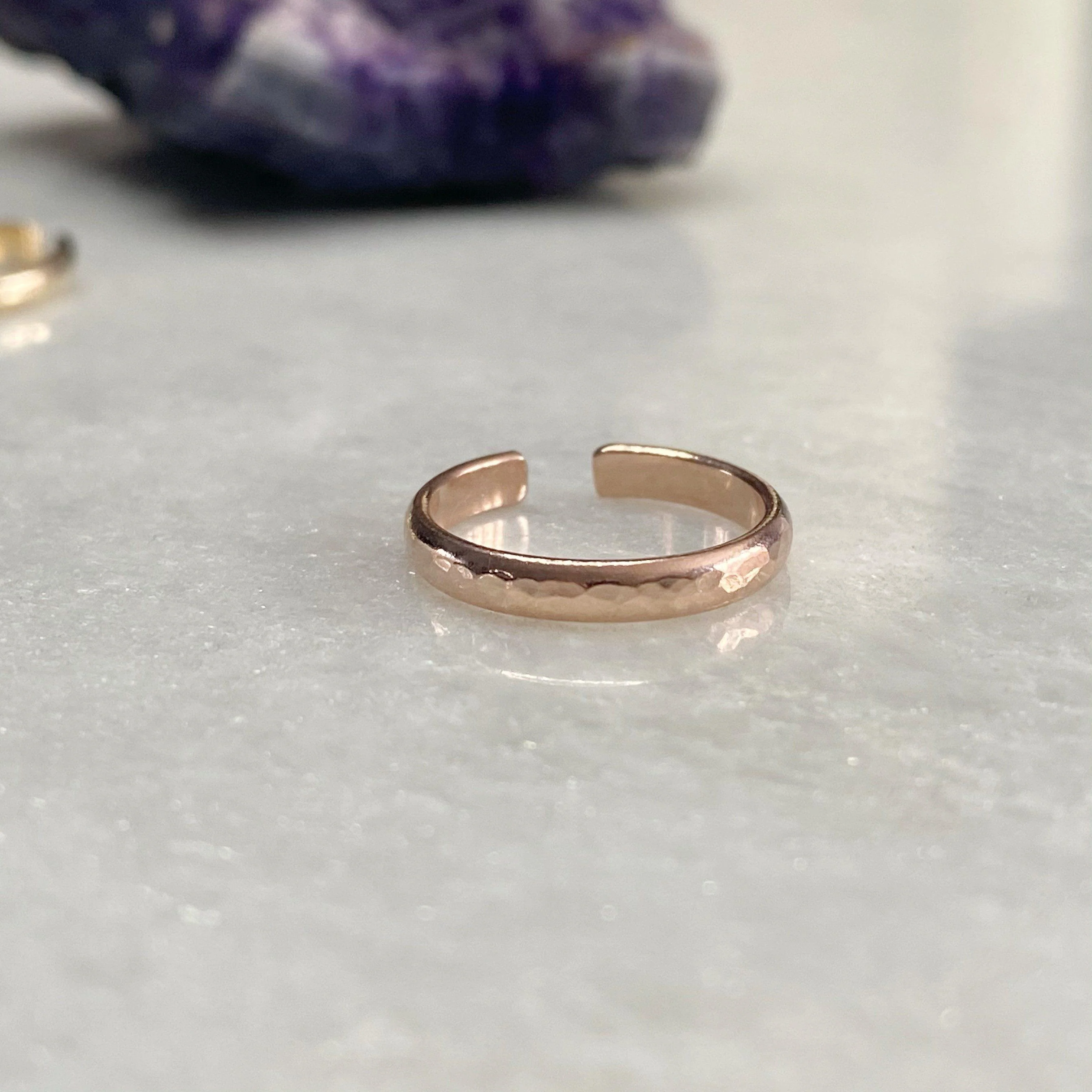 Adjustable Hammered Gold Toe Ring - Image 6