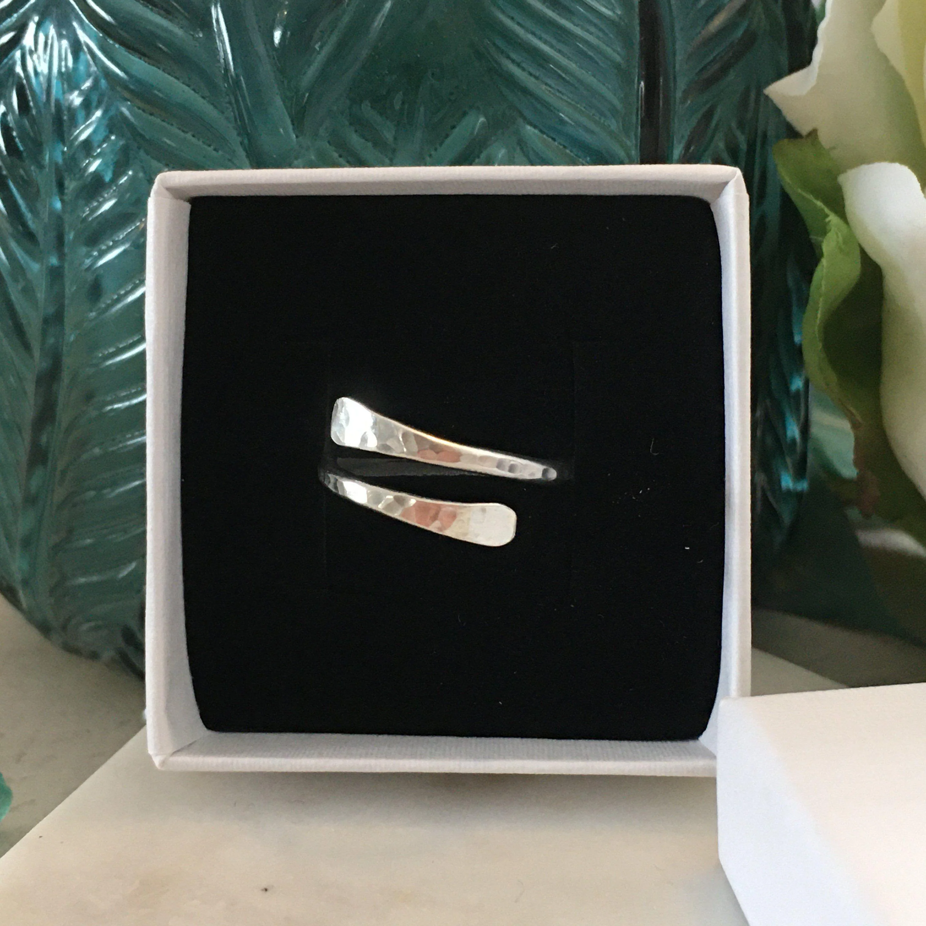 Open Crossover Sterling Silver Thumb Ring - Image 4