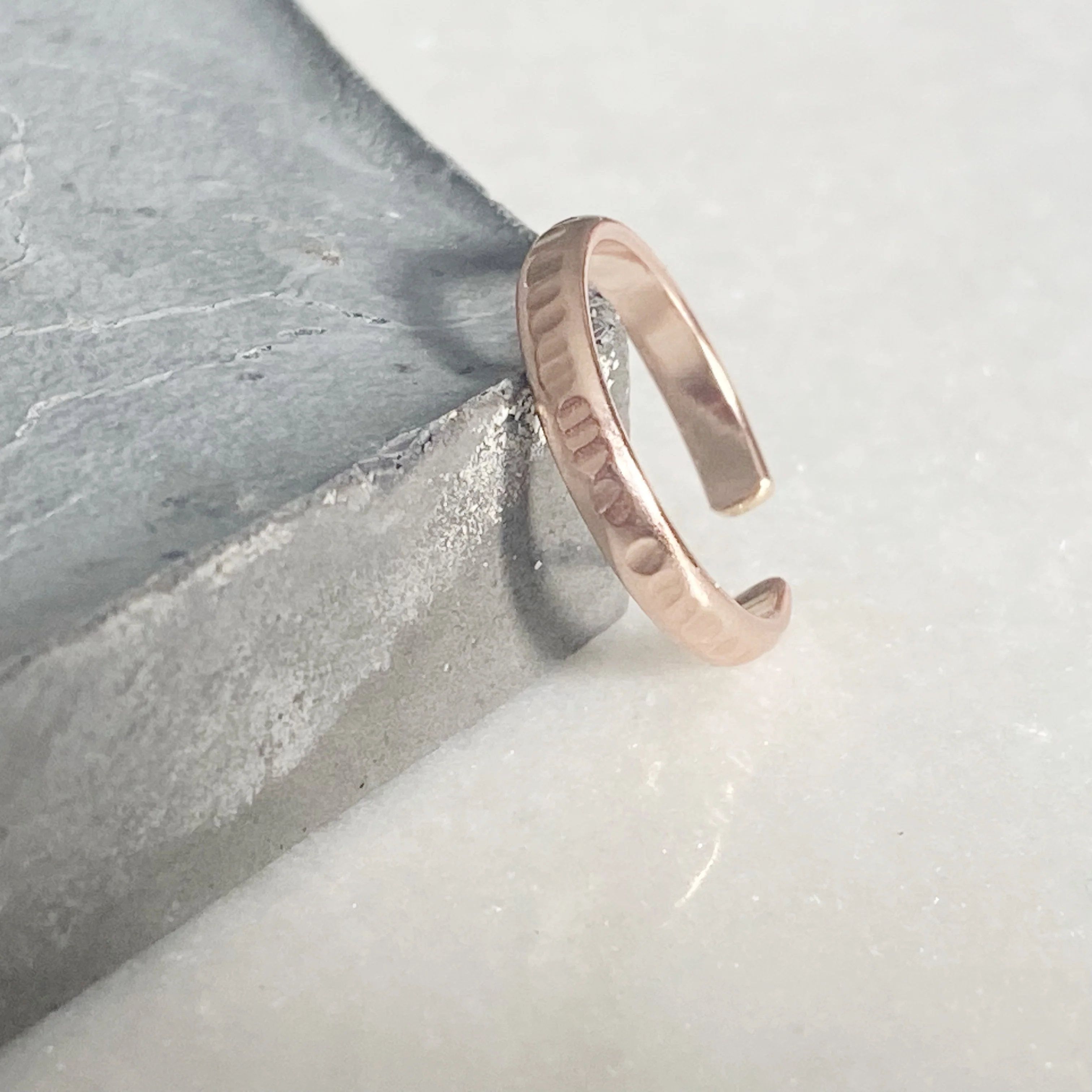 Textured Rose Gold Toe Ring - Image 4